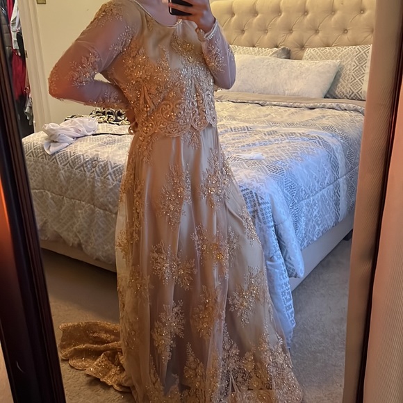 Pakistani Long outfit with a Trail. Size Medium - Picture 6 of 8